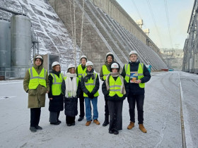 22 ноября восьмерым ученикам 9 Б класса в составе муниципальной группы по профориентации посчастливилось побывать на Красноярской ГЭС.